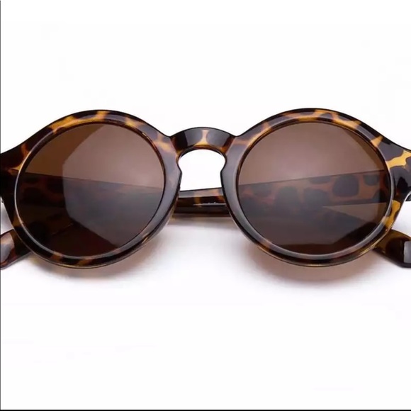 2 Left! Leopard Round Frame Sunglasses - Picture 4 of 4